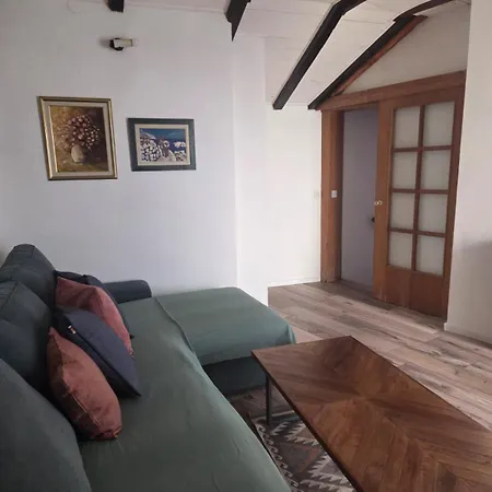 Apartment Penelope, Rustic Next To The Walls