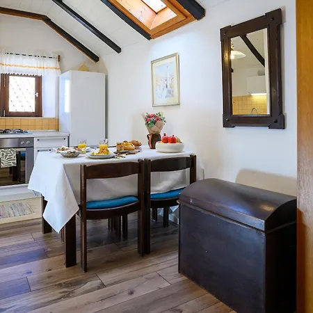 Penelope, Rustic Next To The Walls *