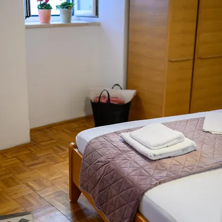 Penelope, Rustic Next To The Walls Apartament *