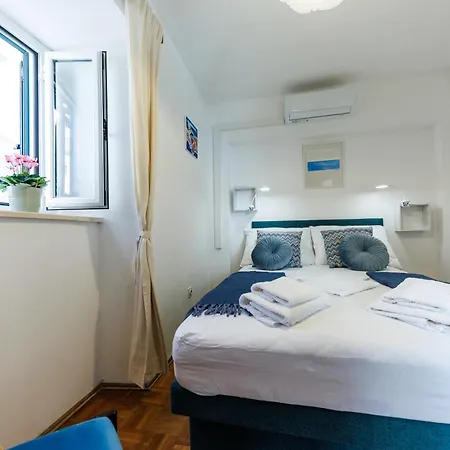 Apartment Penelope, Rustic Next To The Walls