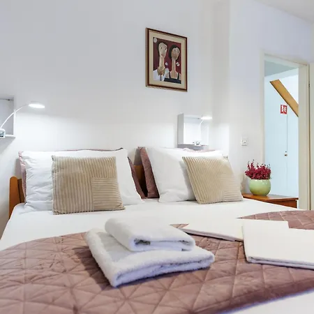 Penelope, Rustic Next To The Walls * Dubrownik