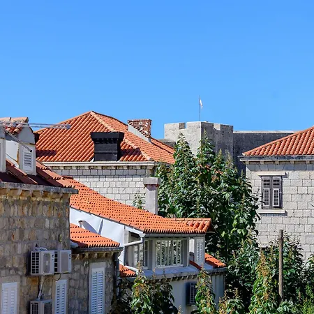 Penelope, Rustic Next To The Walls *