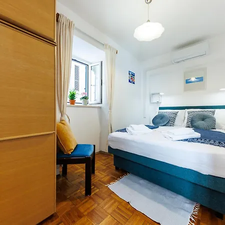 Penelope, Rustic Next To The Walls Lejlighed