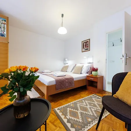 Penelope, Rustic Next To The Walls Apartament *