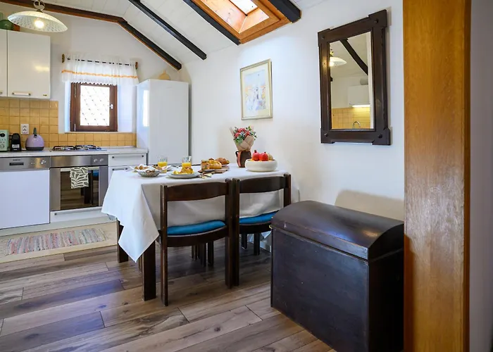 Penelope, Rustic Next To The Walls *