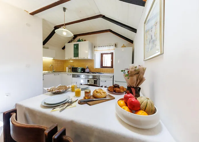 Penelope, Rustic Next To The Walls *