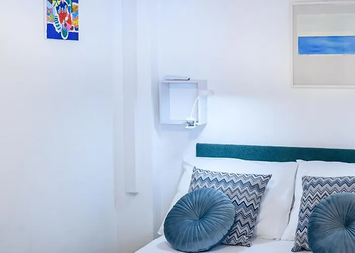 Penelope, Rustic Next To The Walls *