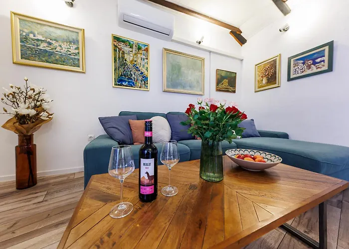 Penelope, Rustic Next To The Walls 杜布罗夫尼克