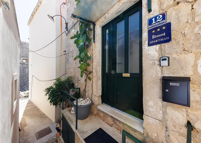 Penelope, Rustic Next To The Walls