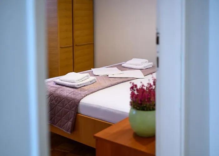 Penelope, Rustic Next To The Walls 公寓