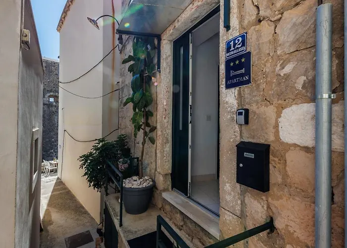 Penelope, Rustic Next To The Walls * 杜布罗夫尼克