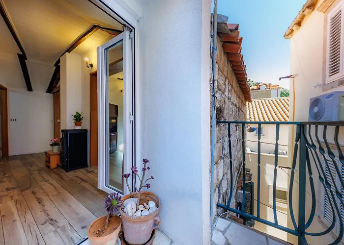 Penelope, Rustic Next To The Walls 公寓