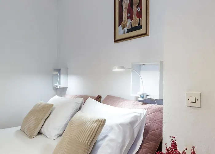 Penelope, Rustic Next To The Walls 杜布罗夫尼克