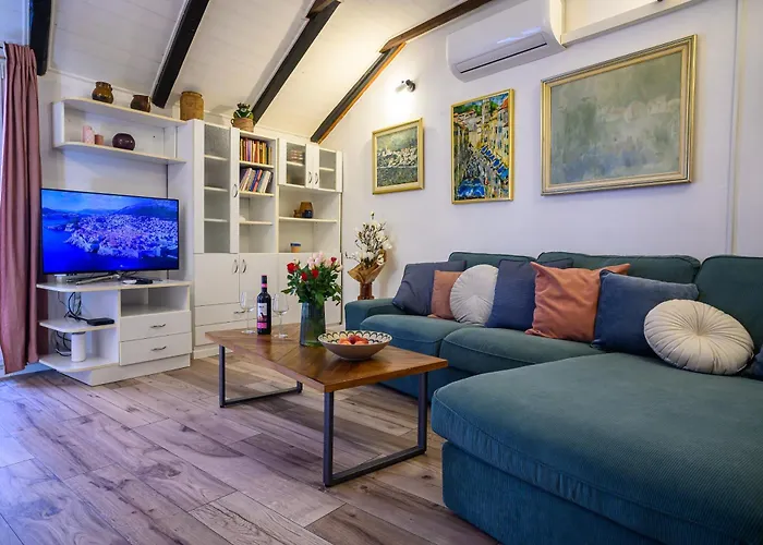 Penelope, Rustic Next To The Walls