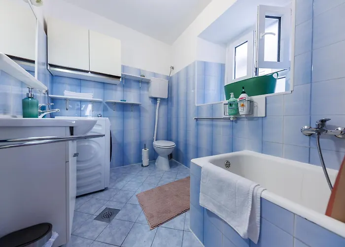 Penelope, Rustic Next To The Walls *