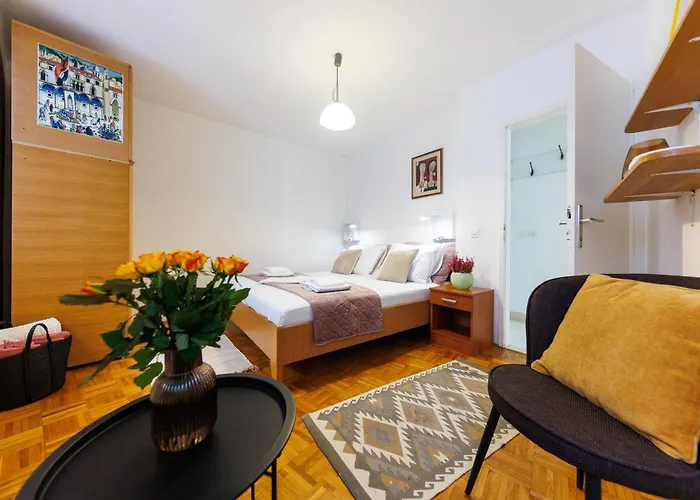 Penelope, Rustic Next To The Walls 公寓 *