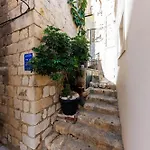 Penelope, Rustic Next To The Walls *