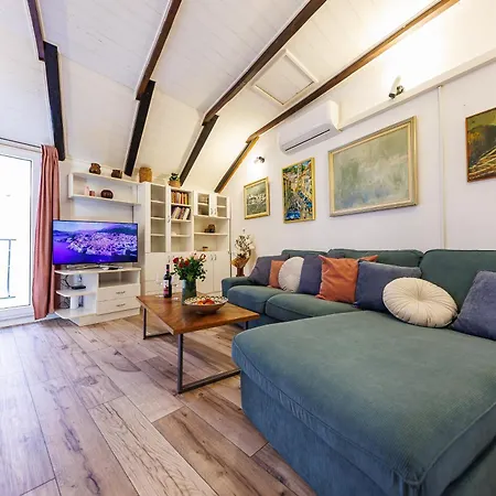 Apartment Penelope, Rustic Next To The Walls *