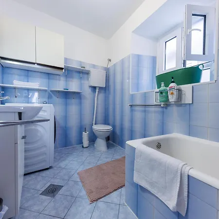 Penelope, Rustic Next To The Walls *